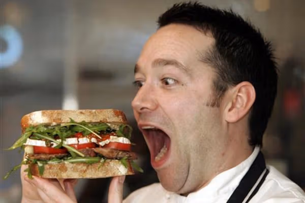 پژوهش: خودداری از خوردن غذا سهساعت قبل از خواب برای سلامت قلب مفید است