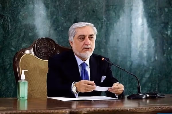 د طالبانو ادارې په کابل کې پر عبدالله عبدالله او نورو سیاسي څېرو فشارونه ډېر کړي