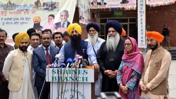 سیک زیارت کوونکي د "جور میلې" کې د ګډون لپاره لاهور ته رسیدلي