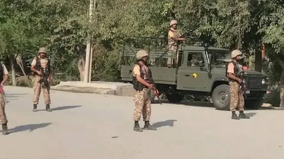 د خیبر پښتونخوا په بنو کې د پولیسو پر موټر د وسله‌والو د ډزو له امله درې پولیس ټپیان شوي 