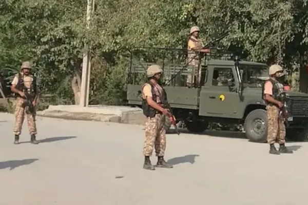 د خیبر پښتونخوا په بنو کې د پولیسو پر موټر د وسلهوالو د ډزو له امله درې پولیس ټپیان شوي