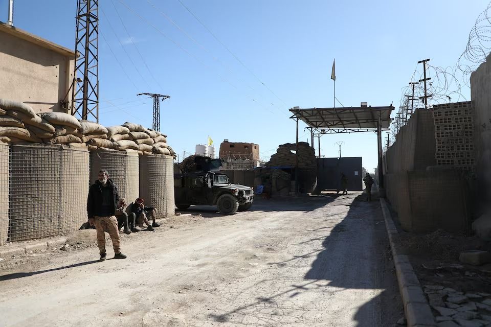 در زندانی در شهر حسکه حدود ۴۵۰۰ جنگجوی داعش، از جمله بسیاری از خارجی‌ها، در آن زندانی هستند