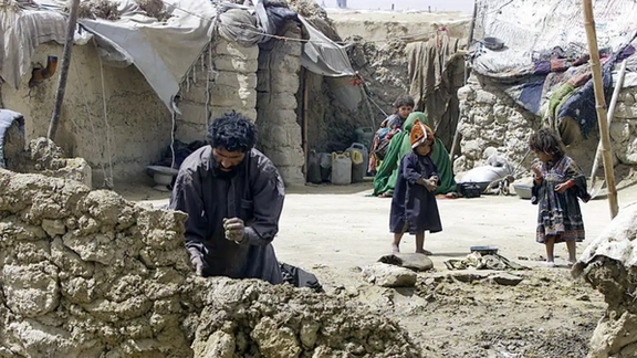 د ملګرو ملتونو کډوالو اداره: په پاکستان کې د مېشتو افغان کډوالو شمېر ۳،۵ میلیونه ته رسېدلی