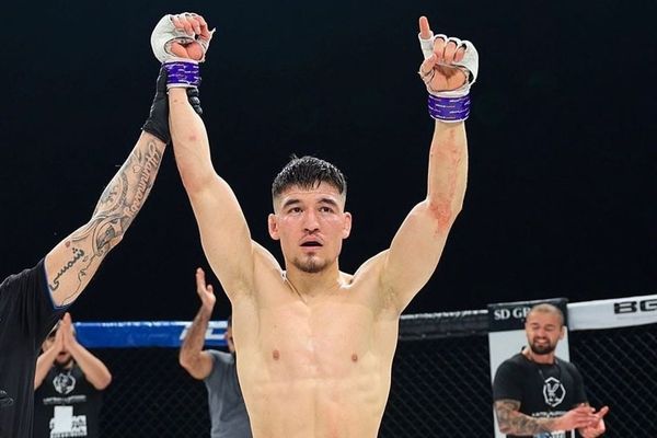 سخی قنبری در یک مبارزه طوفانی، حریف برازیلیاش را تسلیم کرد