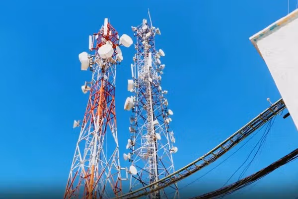 په ۲۰۲۵کال کې؛ د اترا اداره وایي په ټول هېواد کې شاوخوا ۵۹۰ مخابراتي سایټونه جوړ شوي دي