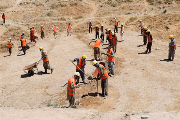 Russia, Taliban In Talks On Recruiting Afghan Workers