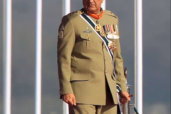 رئیس سابق ارتش پاکستان در پی مصدومیت به شفاخانه منتقل شد