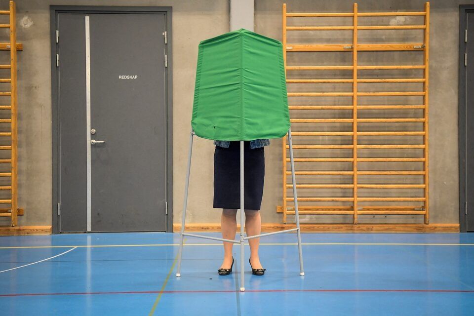 شهروندان ۲۱ کشور در آخرین روز انتخابات پارلمان اروپا به پای صندوق‌های رای رفتند