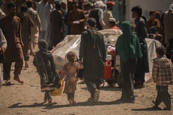 ایران و پاکستان در یک روز نزدیک به ۶ هزار افغان را اخراج کردند