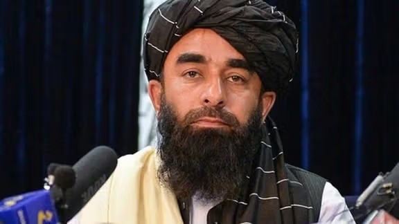 د نړۍوالو بندیزونو سربېره؛ ذبیحالله مجاهد: سږکال طالب چارواکو ۹۹ بهرني سفرونه لاره