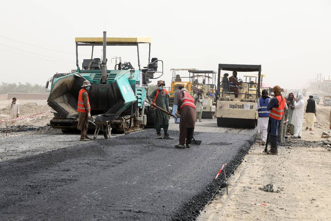 طالبان کار بازسازی بخشی از شاهراه کابل-قندهار را افتتاح کرد