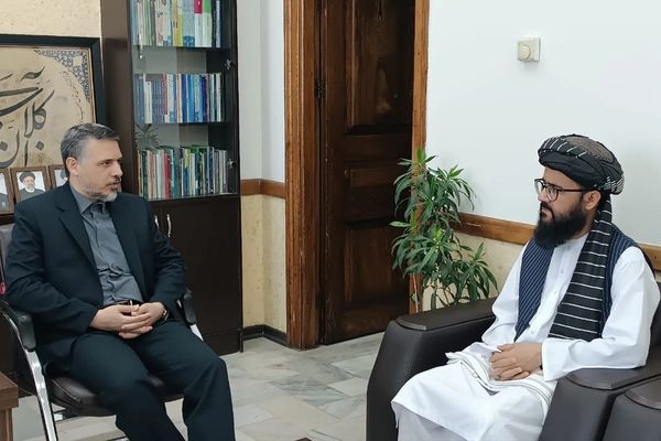 طالبانو او ایراني چارواکو په مشهد کې د افغان بندیانو پر لېږد خبرې کړې دي