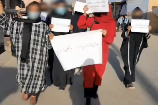 Women Protest in Western Kabul; Call for Overthrow of Taliban Govt & Equal Rights
