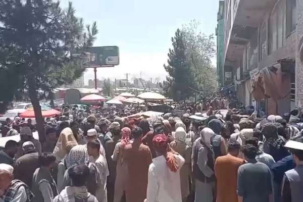 طالبان کارگران افغان را با شرایط دشوار استخدام و برای مشاغل «غیرتخصصی» به قطر میفرستد