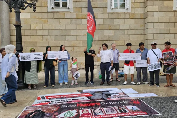 افغانهای معترض در اسپانیا علیه تعامل دیپلوماتیک با طالبان تجمع کردند