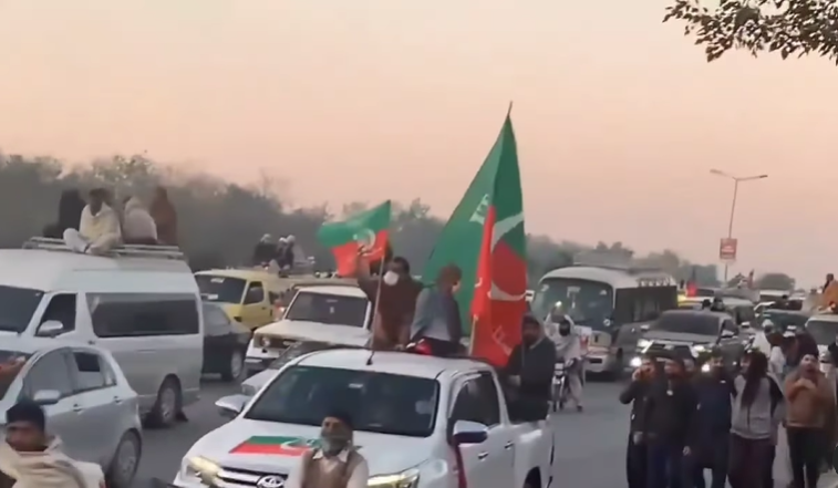 ورود معترضان به اسلام‌آباد؛ تعداد کشته‌های اعتراضات هواداران عمران خان به ۸ نفر رسید