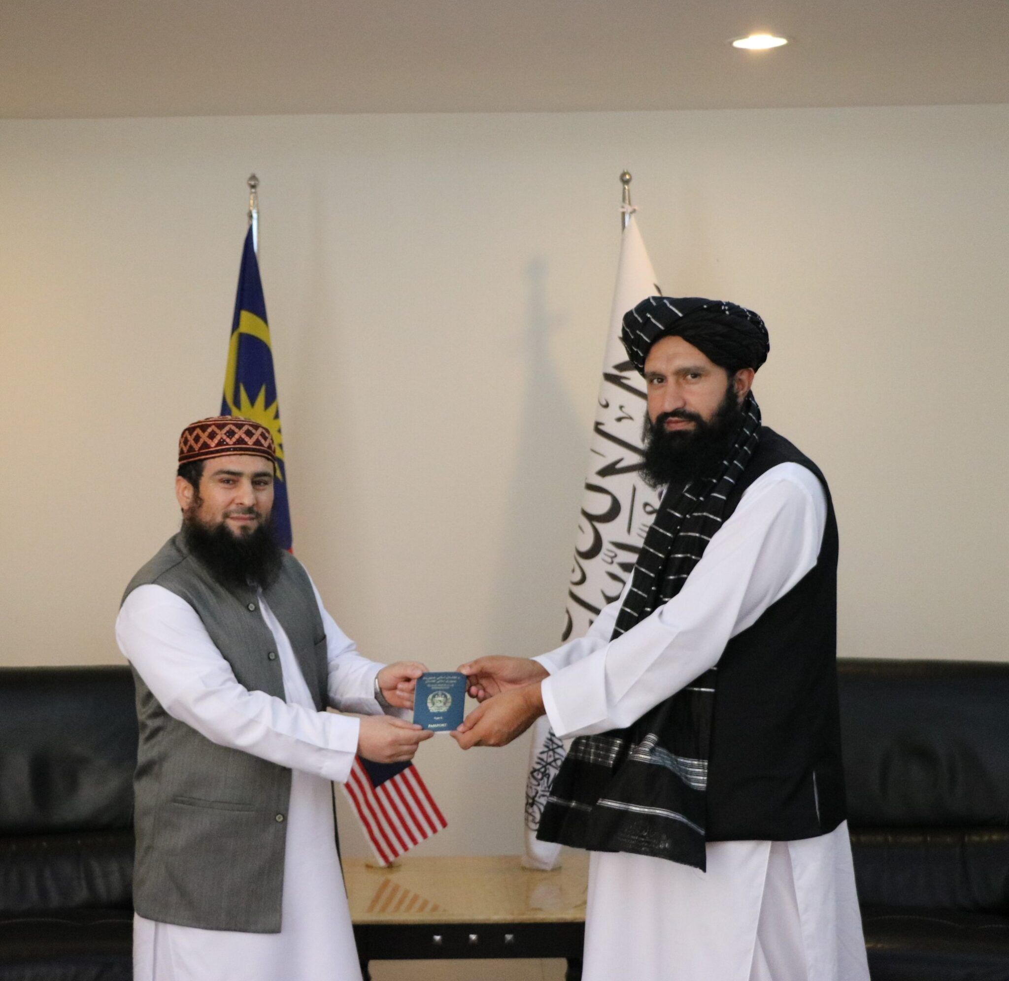 مالیزیا کې مېشتو افغانانو ته د پاسپورټونو ‎د وېش بهیر پیل شو