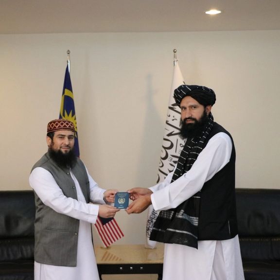 مالیزیا کې مېشتو افغانانو ته د پاسپورټونو د وېش بهیر پیل شو