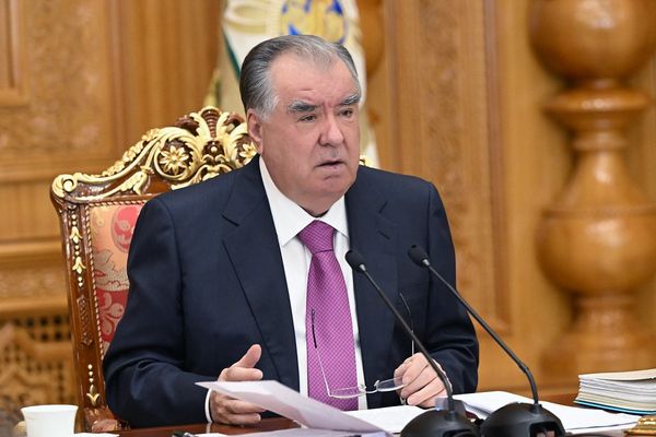 امامعلی رحمان دستور داد وضع آموزش «الفبای نیاکان» در تاجیکستان بهتر شود