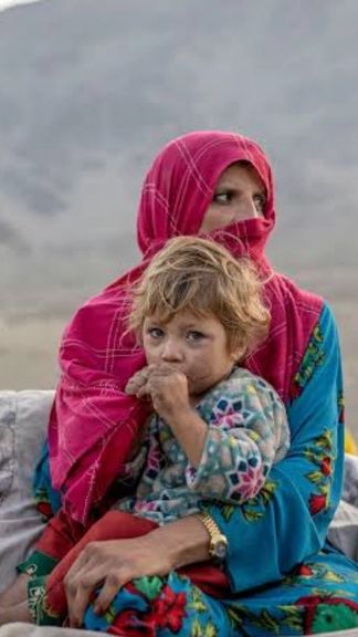 پاکستان تېره ورځ نږدې زر تنه افغان کډوال په جبري توګه اېستلي دي