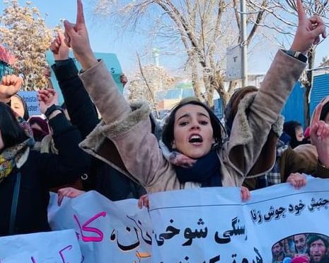 منابع افغانستان اینترنشنال: دو زن معترض توسط طالبان بازداشت شدهاند