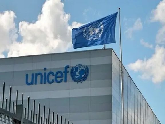 یونېسف: په ۲۰۲۴ کال کې په افغانستان کې څه باندې ۱۲ میلیونه ماشومان بشري مرستو ته اړتیا لري