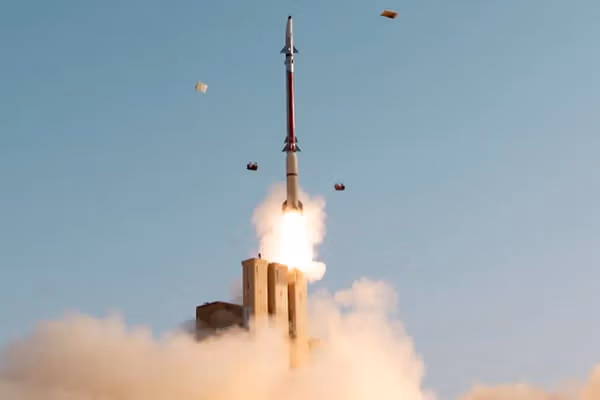 با همکاری امریکا؛ اسرائیل سیستم 'فلاخن داوود' را برای رهگیری موشکها آزمایش کرد