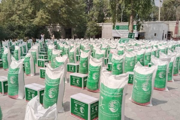 بنیاد ملک سلمان به صدها خانواده بازگشتکننده افغان کمکهای غذایی توزیع کرد
