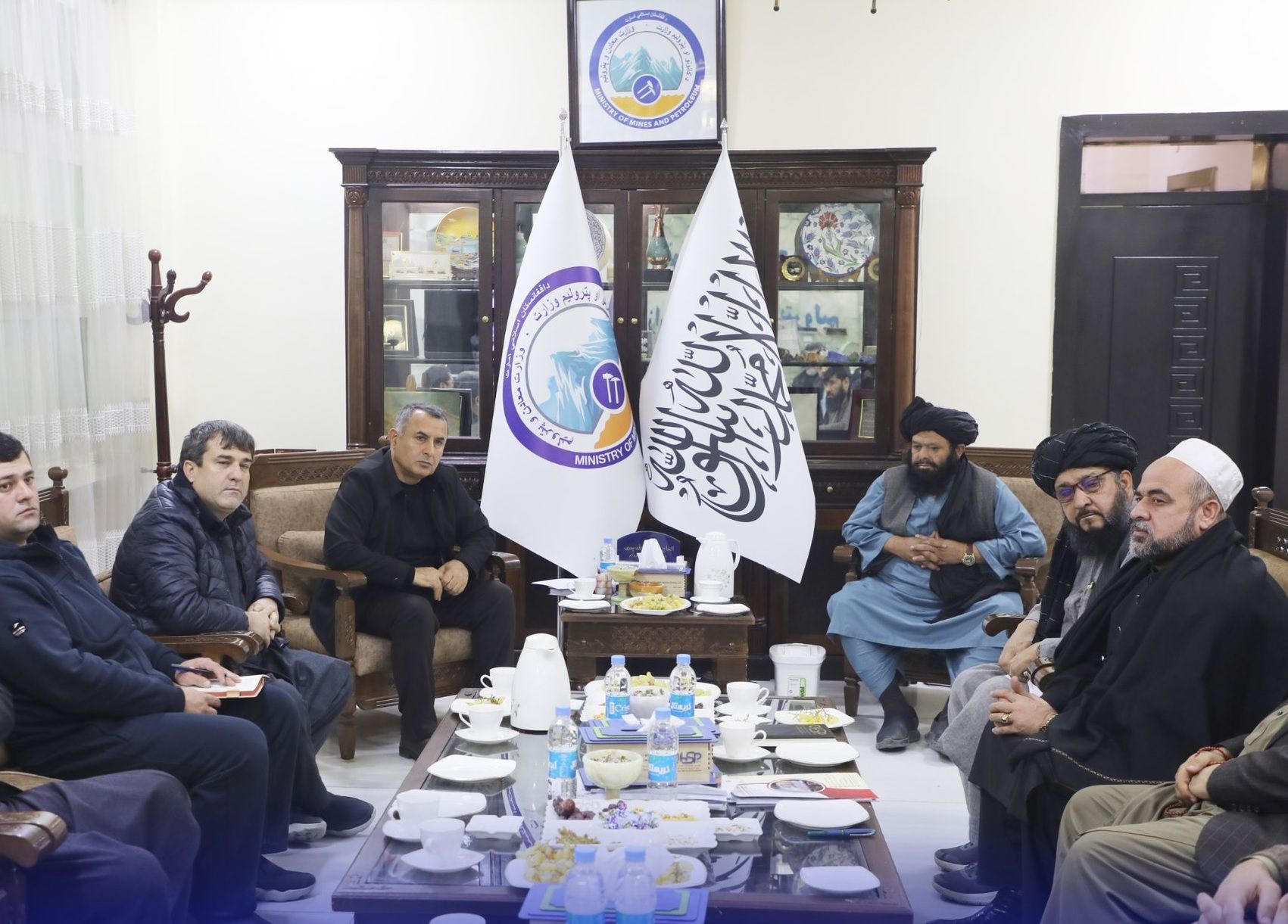 طالبان: تاجکستاني پانګوالو د سمنټو په برخه کې پانګونې ته چمتووالی ښودلی