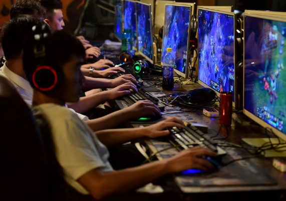 چهره پرطرفدار تیک‌تاکی در چین پس از شرکت در رقابت زنده نوشیدن الکل جان داد