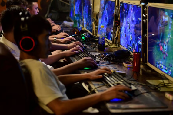 چهره پرطرفدار تیکتاکی در چین پس از شرکت در رقابت زنده نوشیدن الکل جان داد