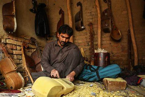 د خرابات کوڅې د ربابونو د یوه جوړوونکي انځور