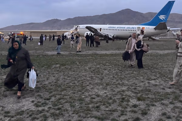 یک هواپیمای آریانا در میدان هوایی کابل از خط خارج شد