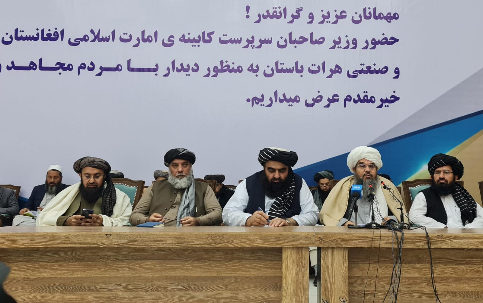 امیرخان متقی: امریکا و متحدانش از نبرد مسلحانه علیه طالبان حمایت نمی‌کند