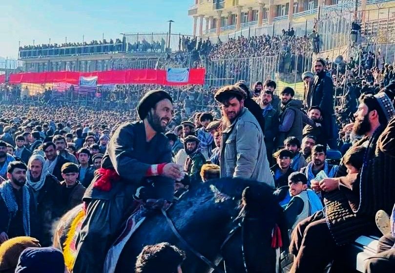 پهلوان عتیق الله مختار در میان دوصد چاپ‌انداز در فیض آباد ولایت بدخشان درخشید