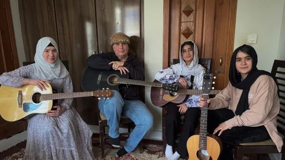 افغان ګیټار غږوونکې له پاکستانه د اېستلو له ګواښ سره مخ دي