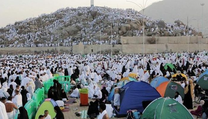 د حج مراسمو پیل؛ تر ۱.۵ مېليونه ډېر حاجیان منا ته ورسېدل