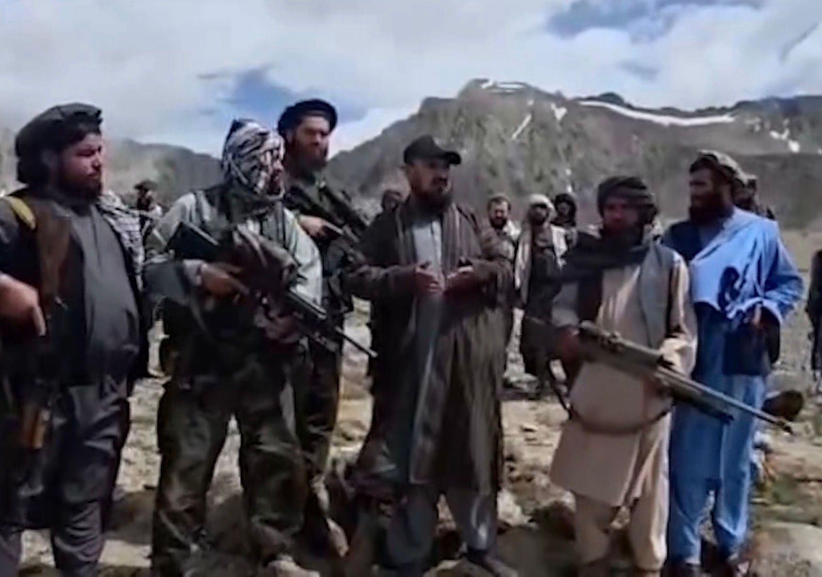 فصیح‌الدین فطرت: بدخشان کې د نظام مخالفینو پاکستان کې وسلې ترلاسه کړې وې او بېرته وتښتېدل