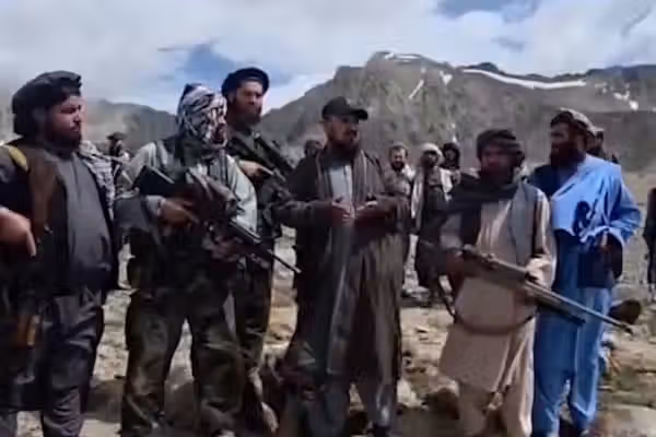 فصیحالدین فطرت: بدخشان کې د نظام مخالفینو پاکستان کې وسلې ترلاسه کړې وې او بېرته وتښتېدل