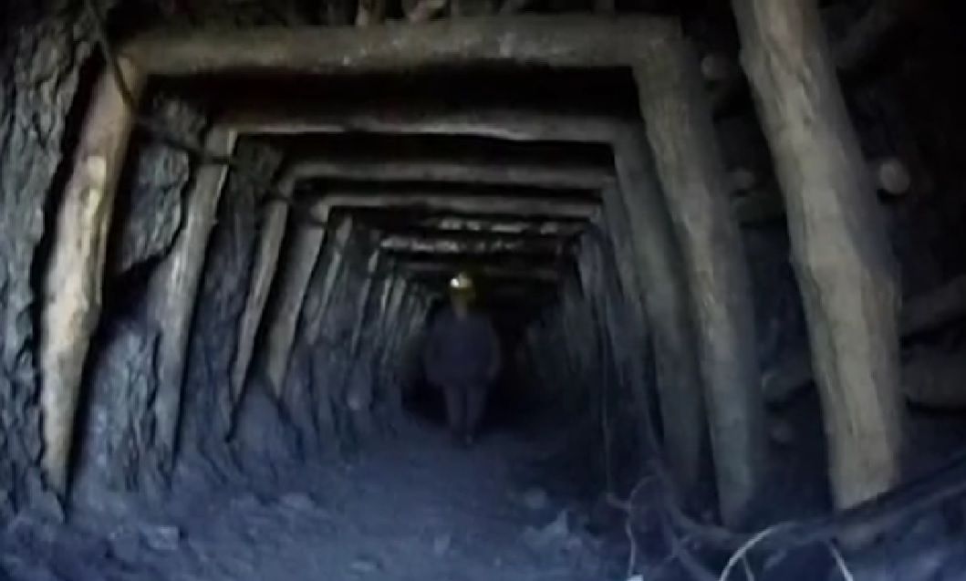 حداقل ۱۰ کارگر در اثر ریزش معدن زغال سنگ در بغلان جان باختند