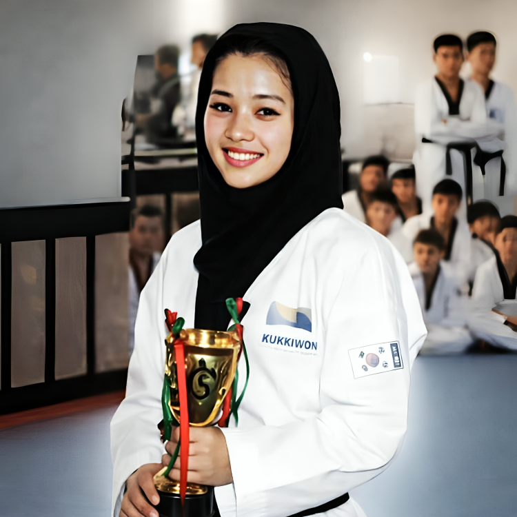 خدیجه احمدزاده، مربی تکواندو زنان هرات پس از نزدیک به دو هفته از زندان آزاد شد