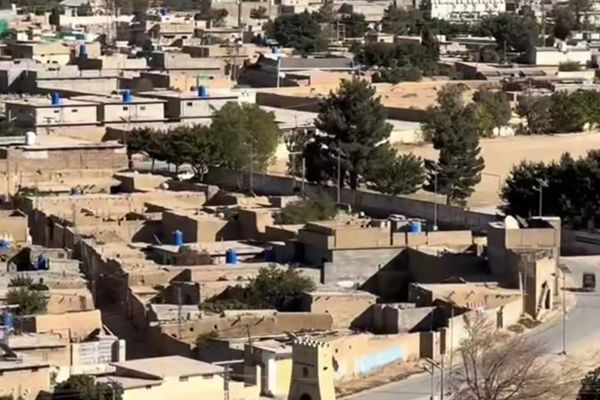 د بلوچستان په قلات ولسوالۍ کې نامالومه وسلهوالو د یو قبایلي مشر په ګډون څلور کسان وژلي