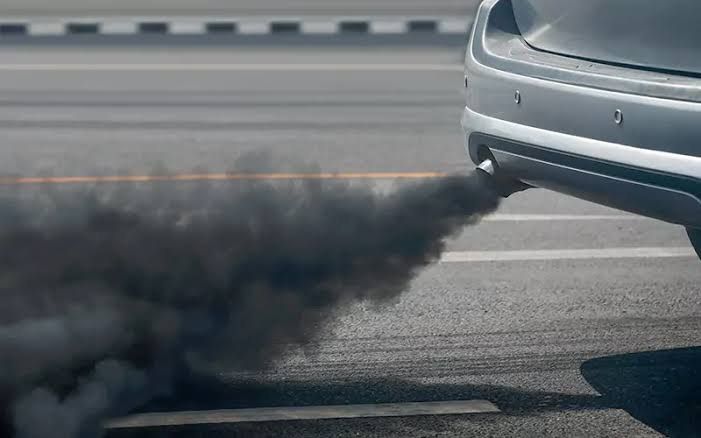 طالبانو په هرات کې د زړو او لوګي جوړونکو موټرونو د بندیز کمپاین پیل کړی