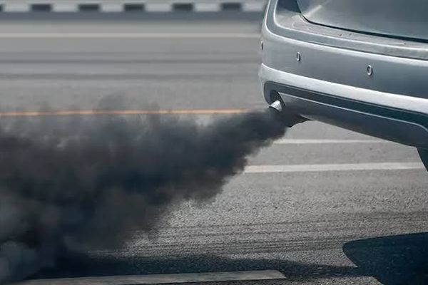 طالبانو په هرات کې د زړو او لوګي جوړونکو موټرونو د بندیز کمپاین پیل کړی