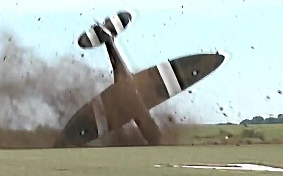 دو هواپیمای قدیمی پس از برخورد با همدیگر در جریان یک نمایش هوایی در تگزاس سقوط کردند