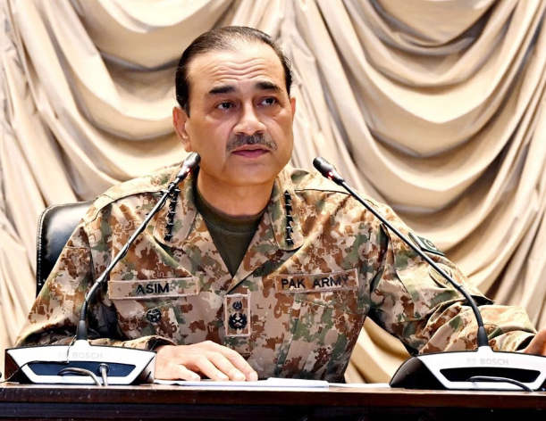 قائد الجيش الباكستاني: سنوجّه ردًّا قويًا على أي انتهاك غير مباشر لسيادتنا