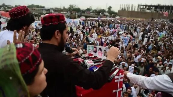 منظور پشتین از طالبان خواست دروازه مکاتب را به روی دختران افغان باز کند