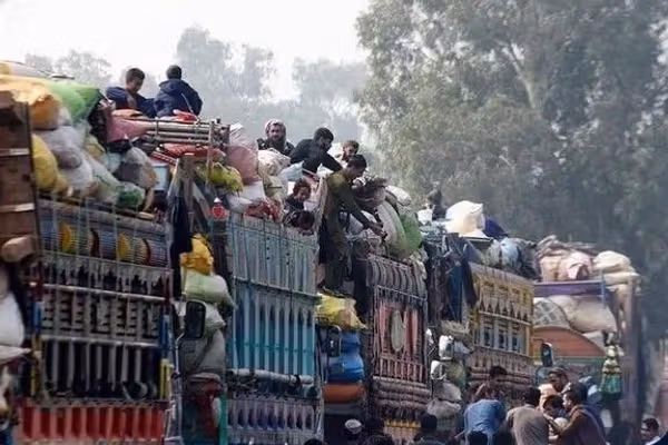 تازه تر زرو ډېرې کډوالې کورنۍ له ایران او پاکستان نه افغانستان ته ستنې شوې