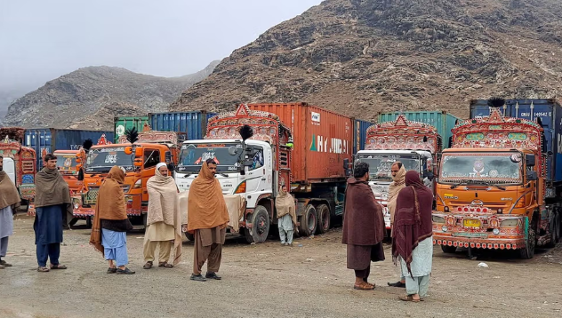 توقّف ثمانية آلاف حاوية تجارية للأفغان في باكستان