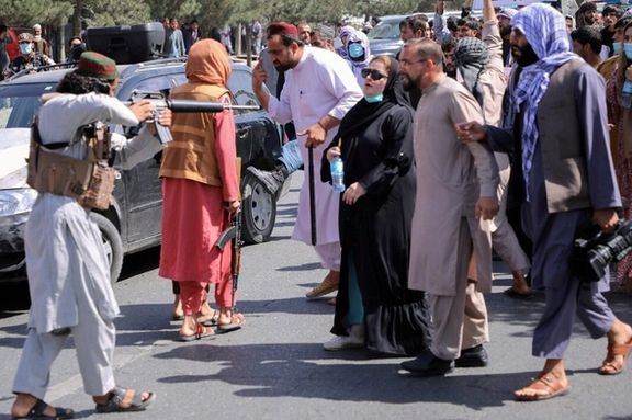 انوارالحق احدی: فقر و انحصارگری طالبان را با قیام مردمی شبیه ایران روبهرو میکند